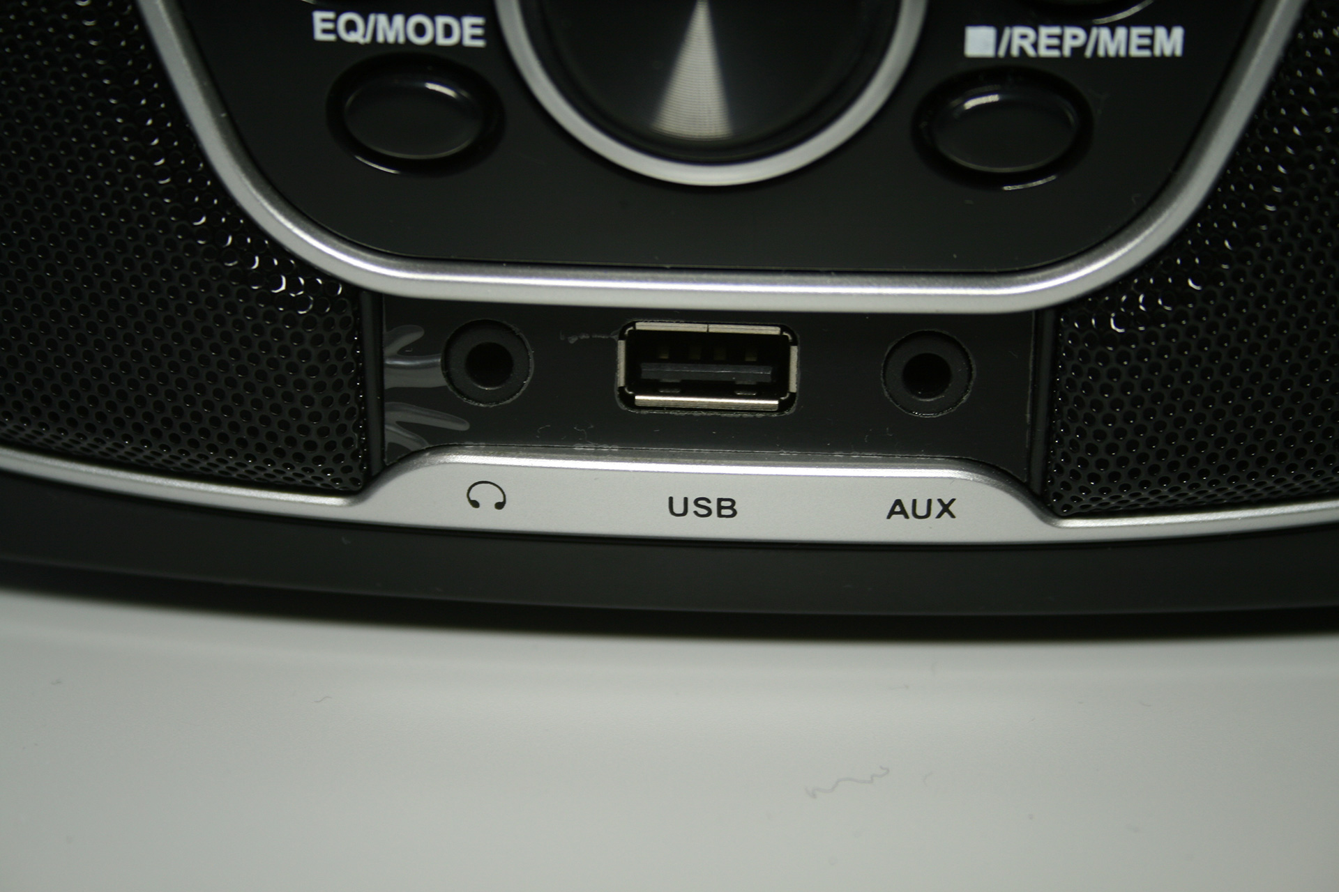 Обзор аудиомагнитолы Hyundai H-PCD140